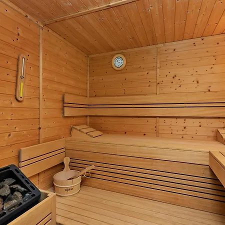 Апартаменты Avec Piscine Interieure Et Dans