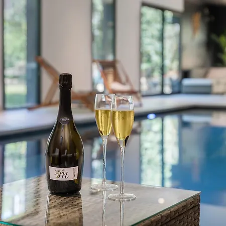 Avec Piscine Interieure Et Dans Апартаменты