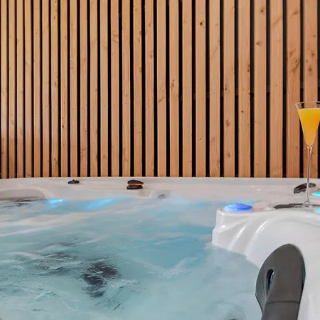 Апартаменты Avec Piscine Interieure Et Dans